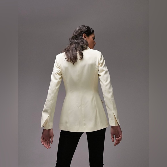 Topshop fitted single breasted blazer in buttermilk - Picture 3 of 5